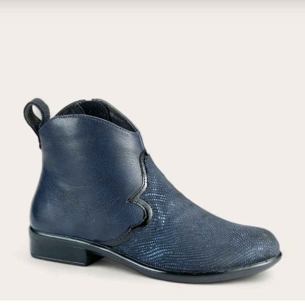 NWOT Naot Sirocco Blue Leather Ankle Boots Womens